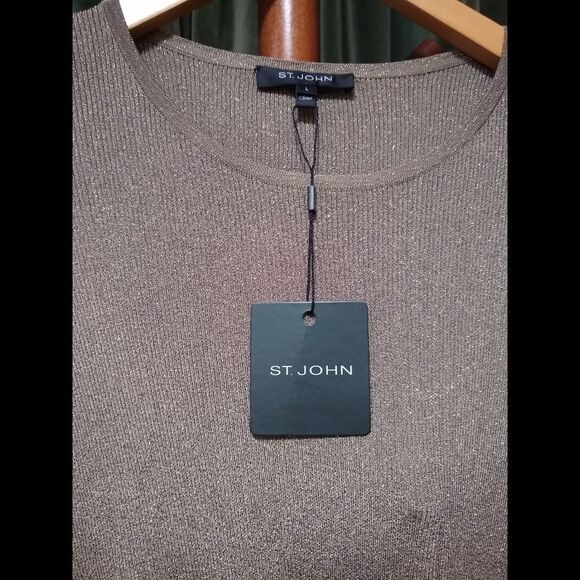 NWT St. John Gold Metallic Top Size Large Retail: $495 - Picture 6 of 8